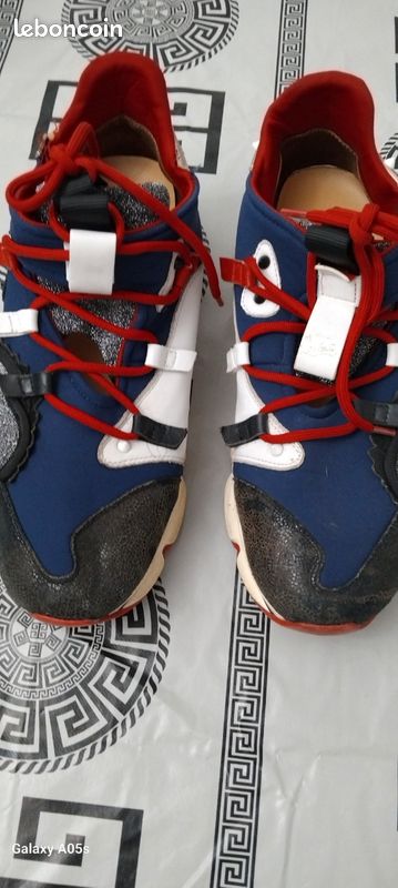 Vendre 3 basket homme marque dior dont 3 couleur bleu , noir, blanc (image 3)
