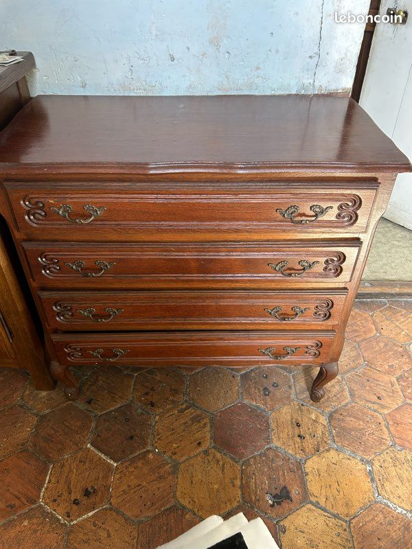 Commode sauteuse de style Louis XV / Régence (image 1)
