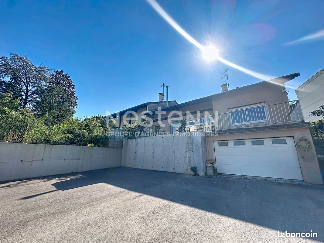 Maison 8 pièces 214 m² · à Bron · 214 m² · 690 000 €