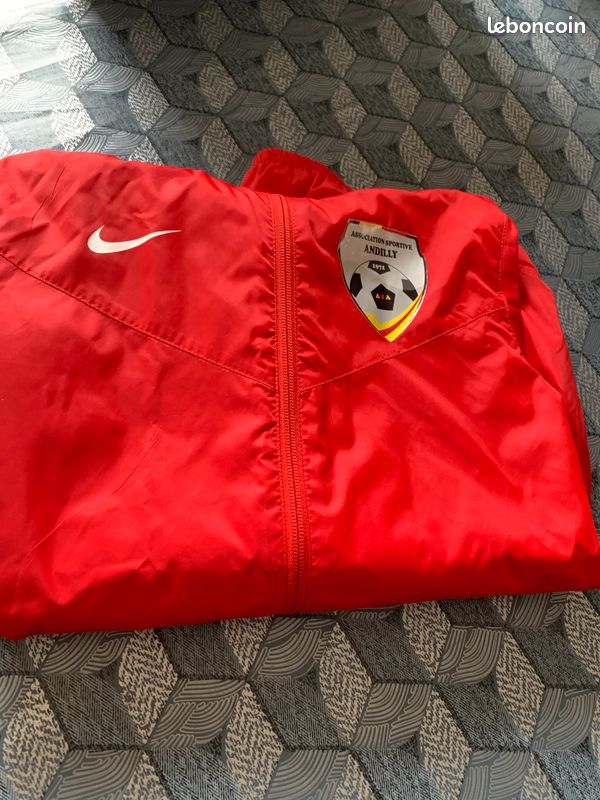 Imperméable veste de foot nike 10-12 ans (image 1)