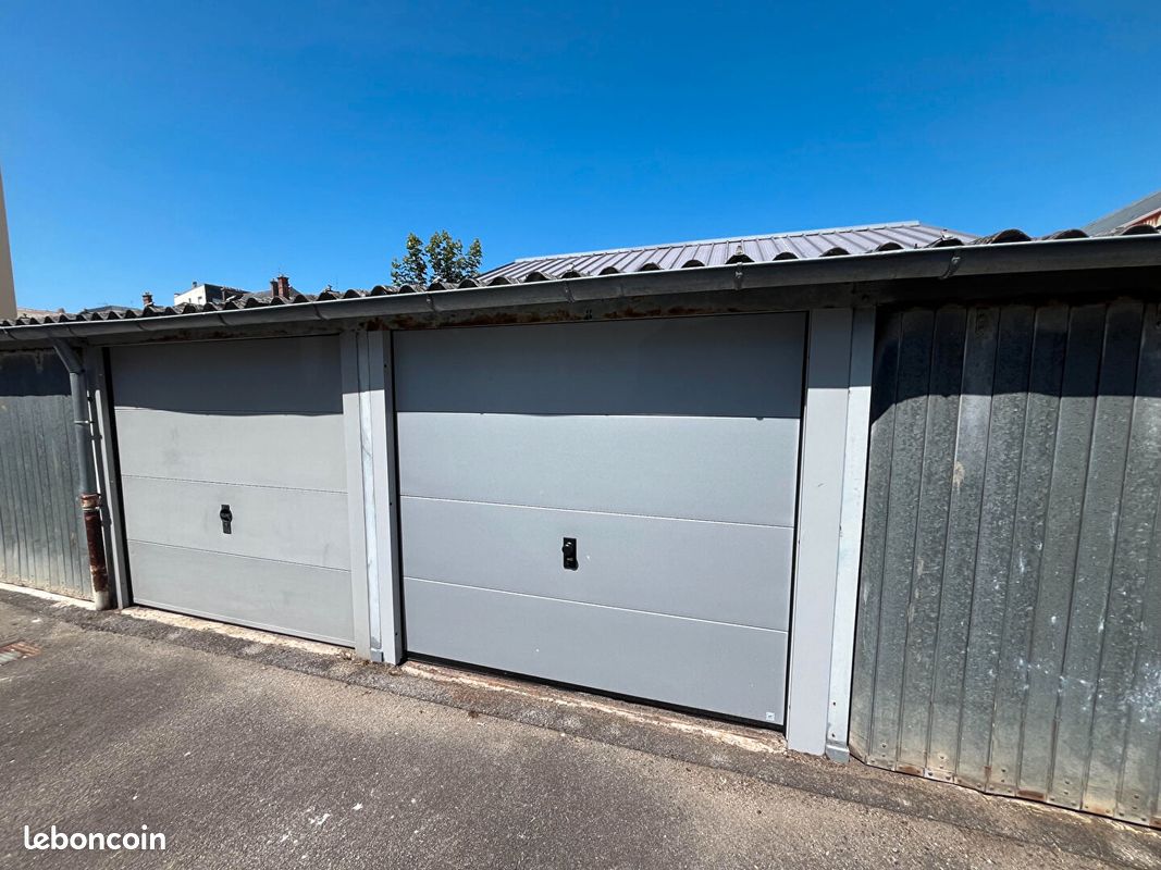 Parking/box QUIMPER · 120 €/mois