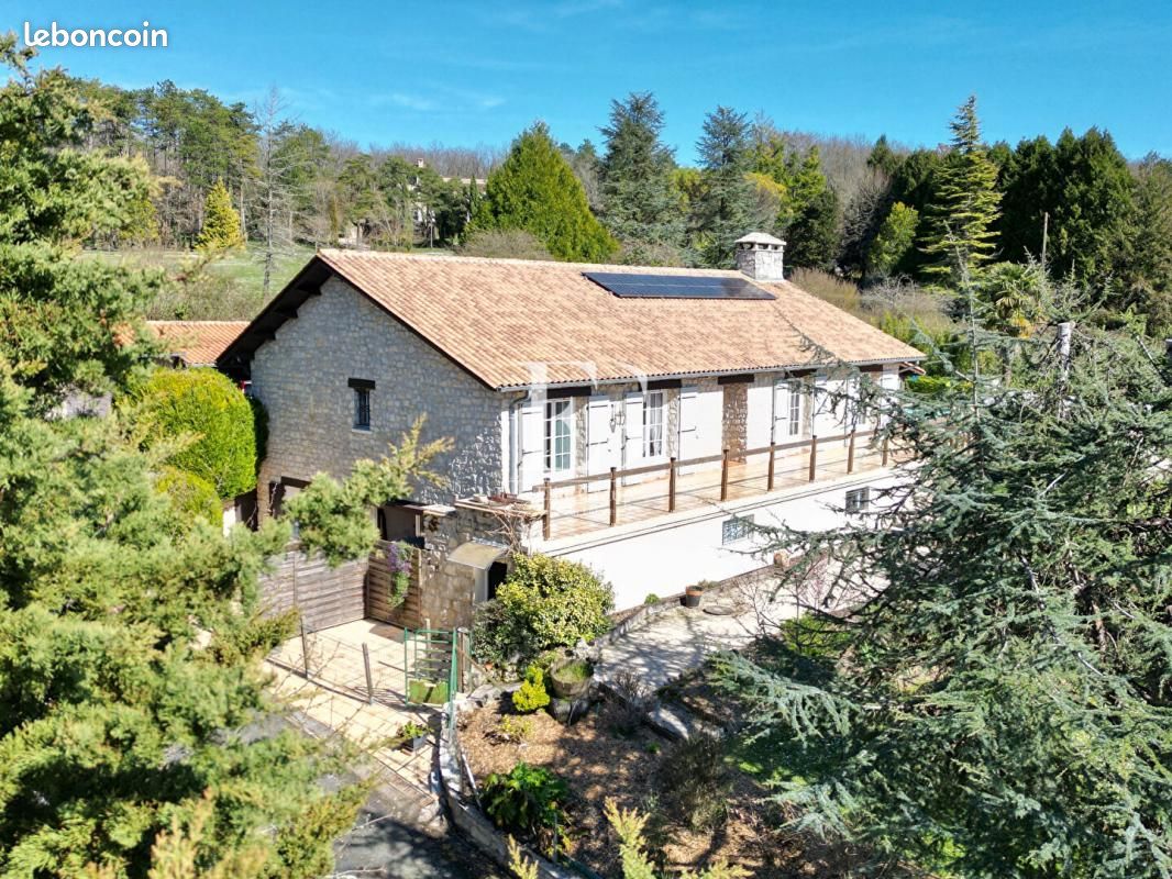 Maison 9 pièces 283 m² - Torsac 16410 (image principale 0)