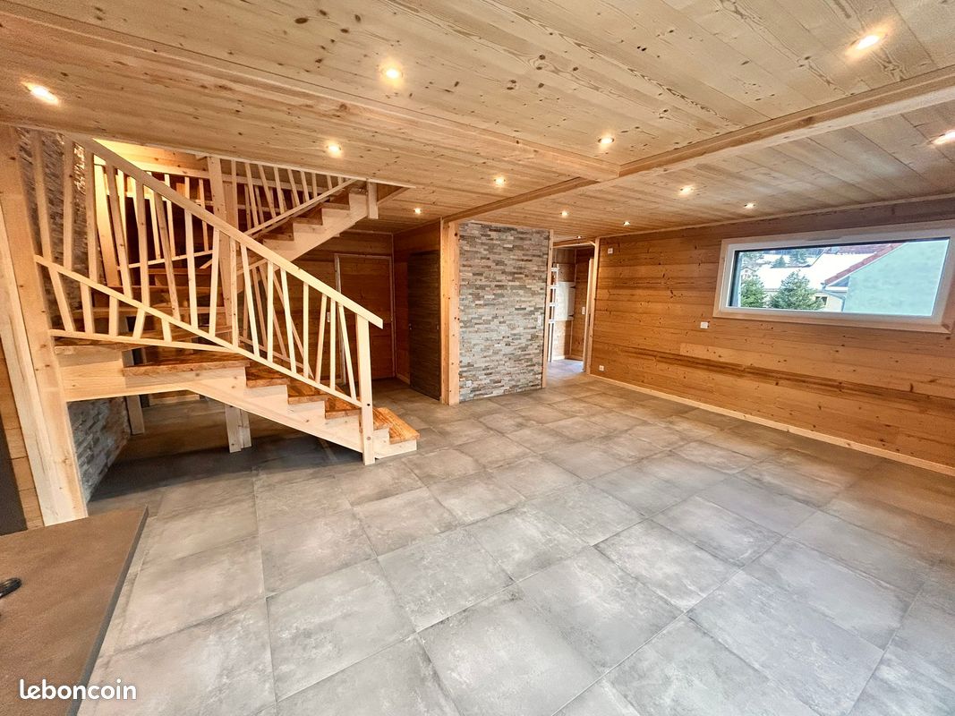 Maison 7 pièces 109 m² · à Pontarlier · 108,5 m² · 1 710 €
