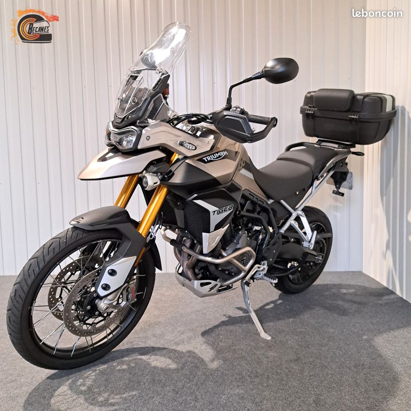 Triumph 900 tiger rally pro Motos