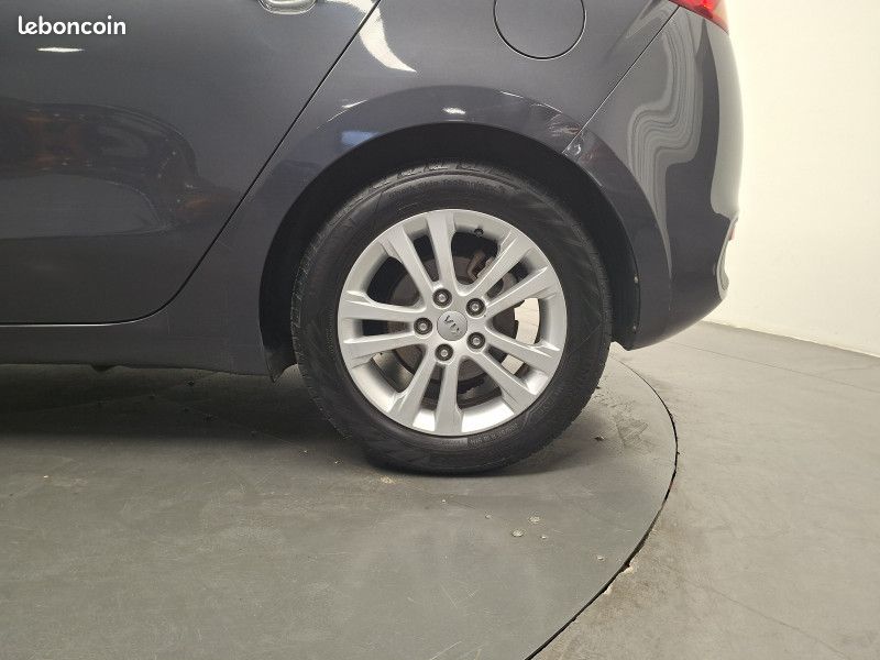 Kia CEE'D 1.6 crdi 128 ch Active Visio / Toit pano / Régulateur / Radar / 1ère main / (image 12)