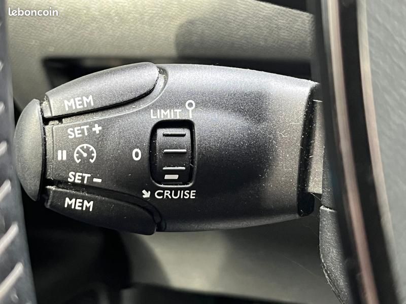 Peugeot 2008 e-2008 136ch Style (image 20)