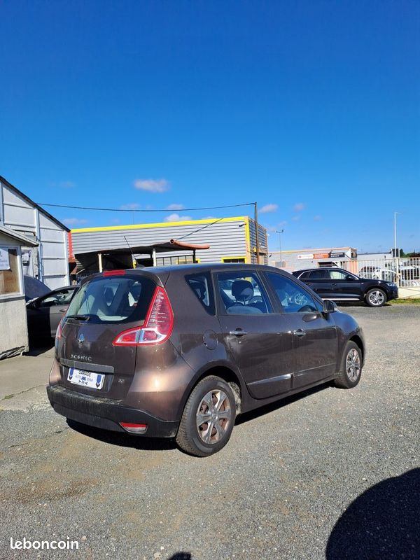 Renault megane scenic 1.5 dci 110ch fap bose 2012 (image 4)