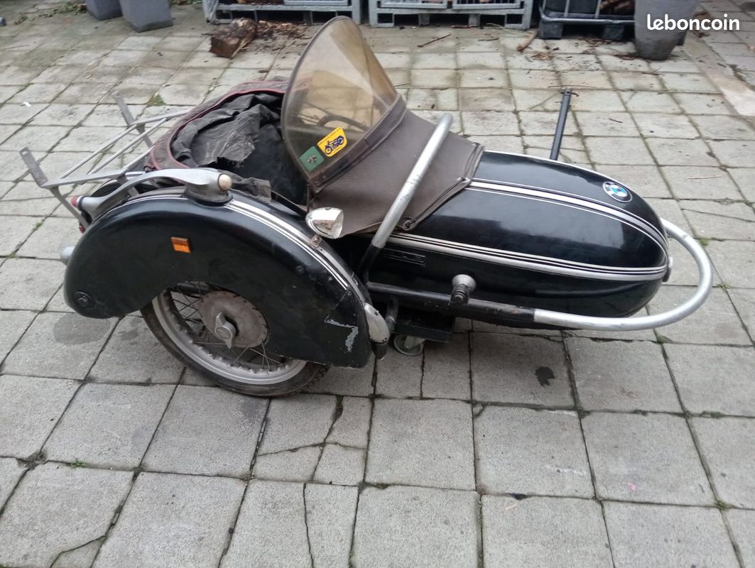 BMW R 60 /2 avec Steib - Motos