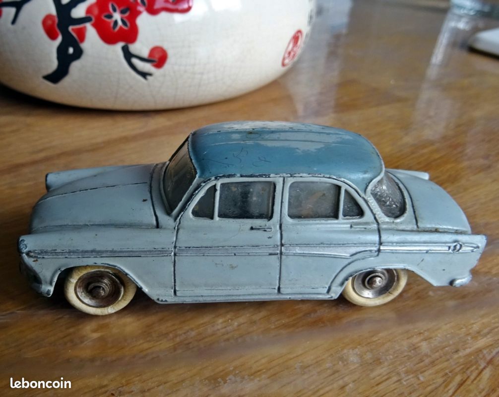 Dinky Toys - 1:43 - 544 Simca Aronde P.60 avec glaces + - Catawiki Dinky Toys - 1:43 - 544 Simca Aronde P.60 avec glaces + - Catawiki