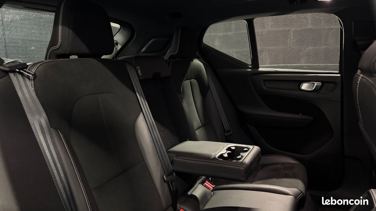 VOLVO XC40 1.5 T3 165ch R-DESIGN 2WD GEARTRONIC - TO PANO - CAMERA (image 4)