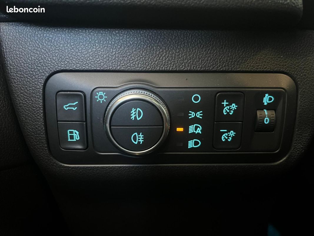 FORD KUGA 2.5 Duratec 225 ch PHEV e-CVT ST-Line CAMERA DE RECUL - DETECTEUR D'ANGLE MORT - REGULATEUR ADDAPTAT (image 20)