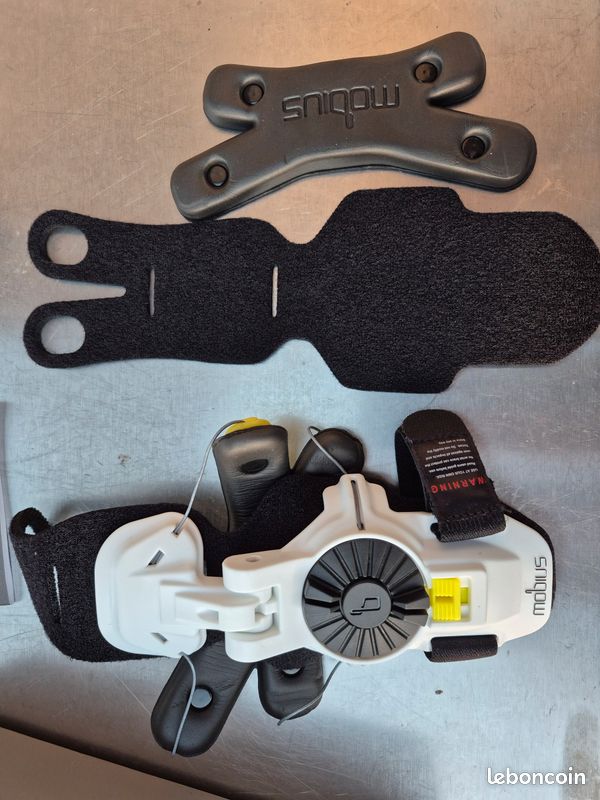 Protège poignet Mobius X8 blanc et jaune (image 1)