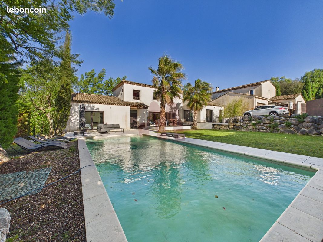 Maison 6 pièces 236 m² · à Rochefort-du-Gard · 236 m² · 789 000 €