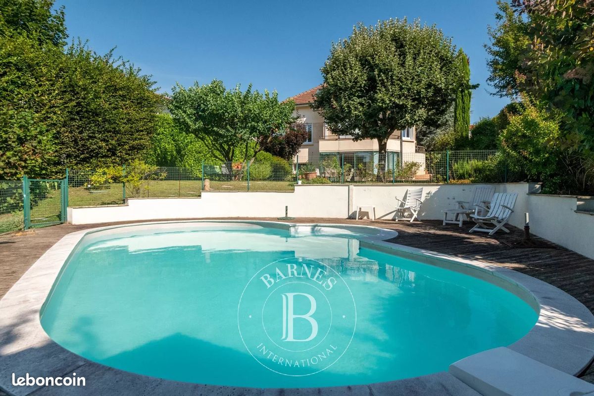 Maison 9 pièces 198 m² · à Francheville · 198 m² · 730 000 €