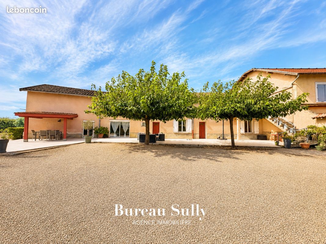 Maison 9 pièces 265 m² · à Taponas · 265 m² · 578 000 €