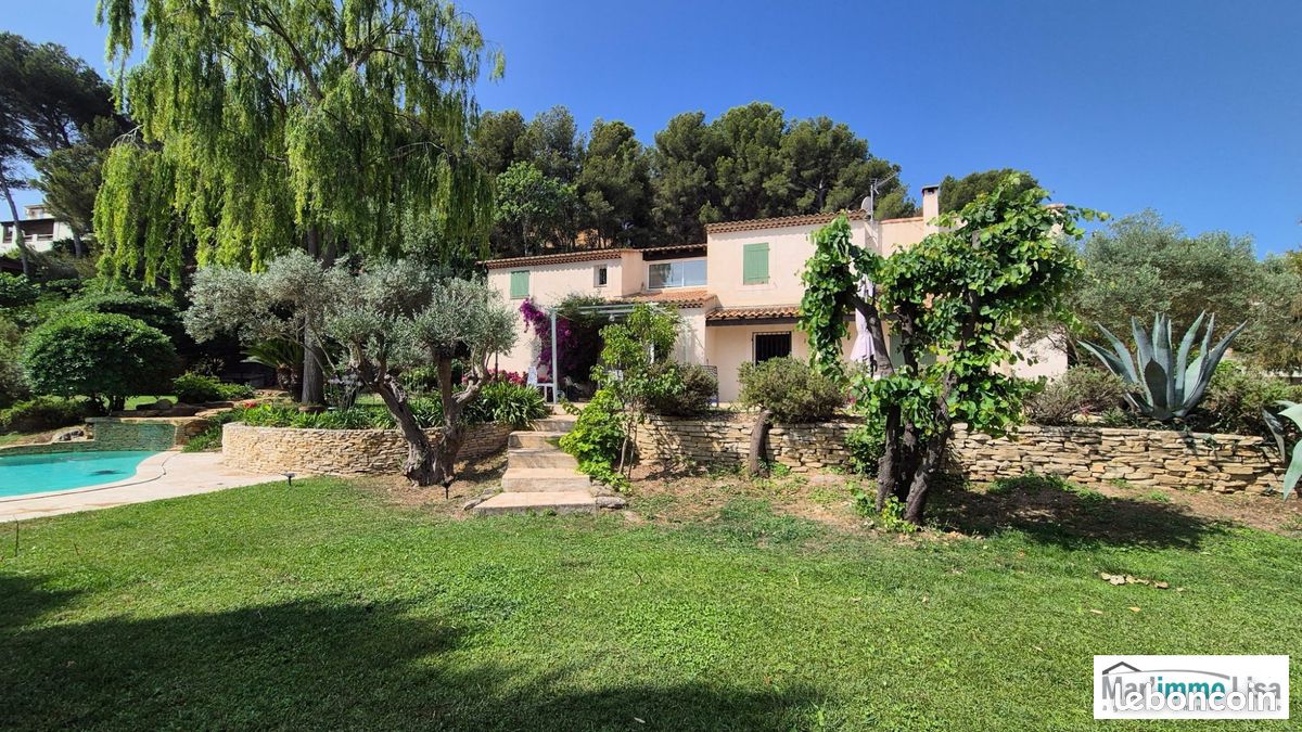 Maison 6 pièces 241 m² · à Saint-Mitre-les-Remparts · 241 m² · 749 000 €