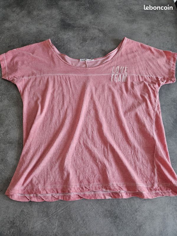 T-shirt Rose Jennyfer Taille 36 - Occasion En Très Bon état, Parfait Pour Un Look Casual