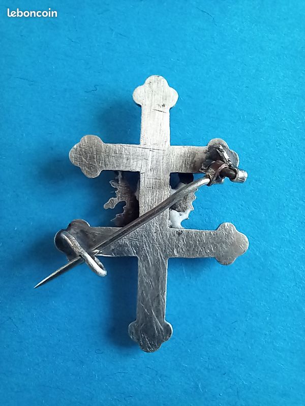 ANCIENNE BROCHE ÉMAILLÉE Croix de Lorraine voir description EUR 1,00