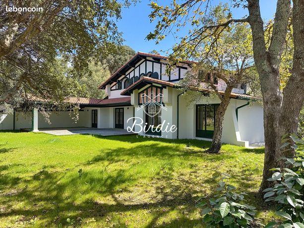 Villa 7 pièces 210 m²