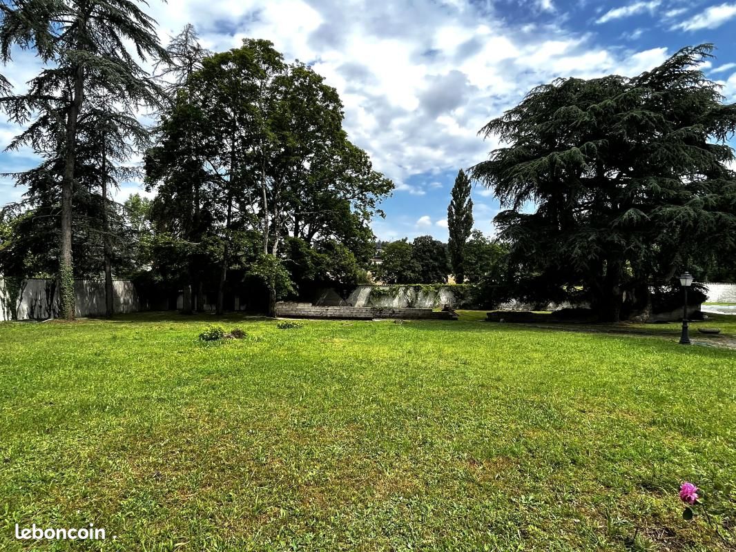 Terrain 660 m² Estrablin · 189 000 €
