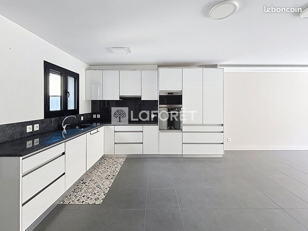 Maison 5 pièces 140 m² · à Cuges-les-Pins · 140 m² · 384 900 €