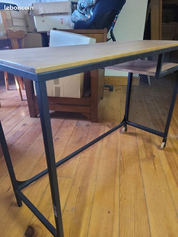 Petit bureau (image 1)