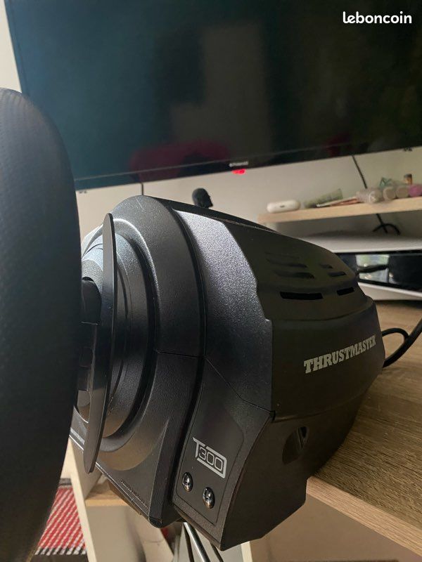 Thrustmaster T300 RS + pédalier – PS4 / PS5 / PC (image 10)