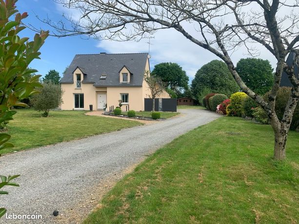 Maison et jardin arboré
