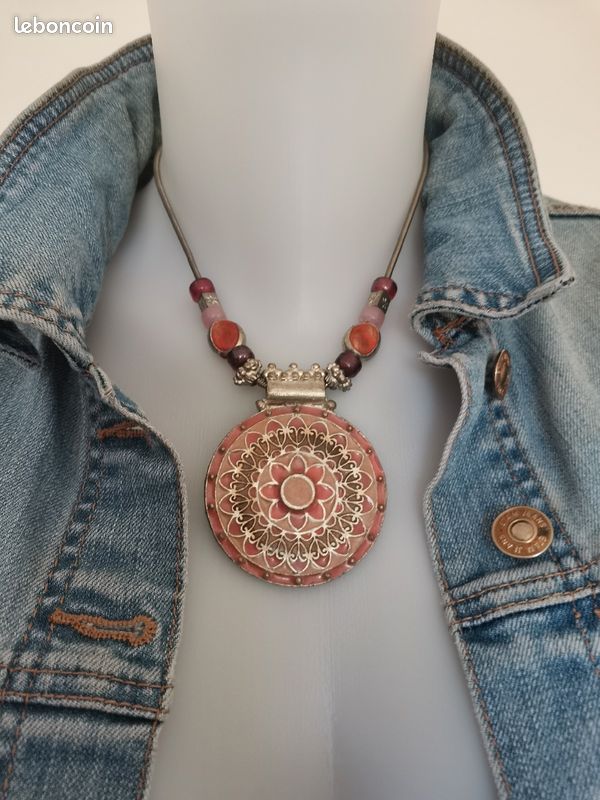 Pendentif fantaisie rond tb état (image 1)