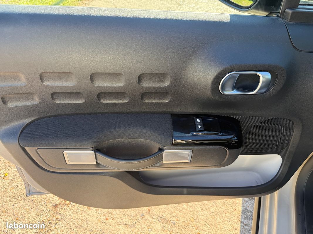 CITROEN C3 PureTech 110 SS BVM6 Shine Pack (image 17)