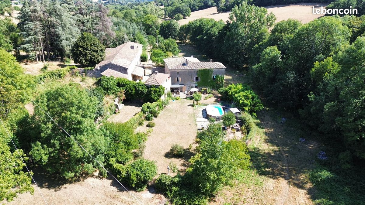 Maison 10 pièces 286 m² · à Boffres · 286 m² · 572 000 €