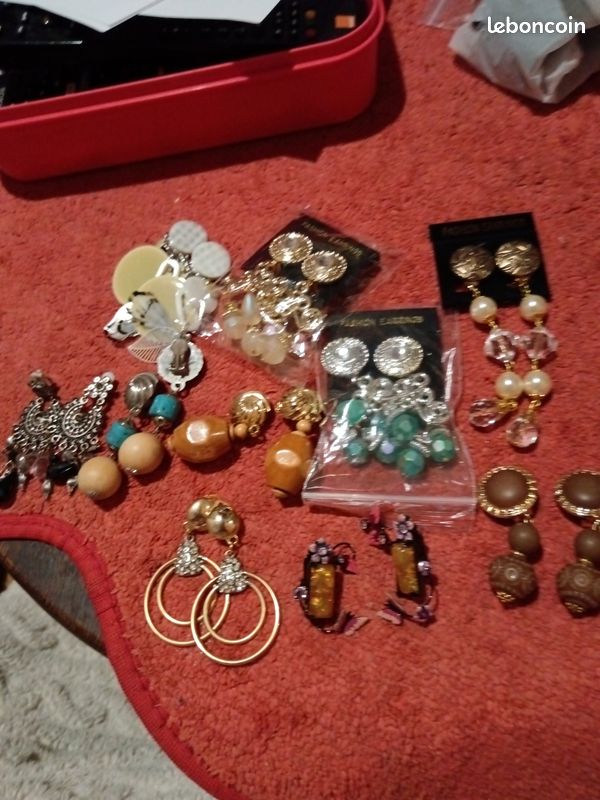 Lot De 5 Paires De Clips D'oreilles Vintage Dorés Avec Perles - Occasion, à Nettoyer