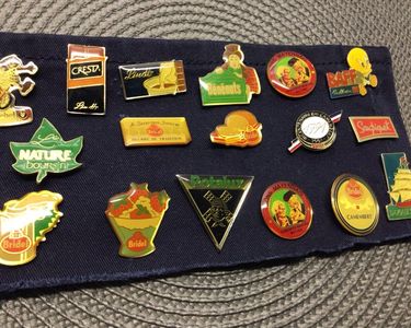 Vintage pin's publicitaire ancien collection rétro badge publicitaire d