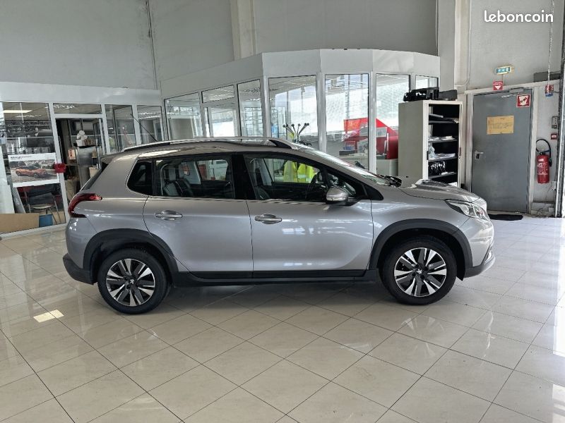 Peugeot 2008 1.2 PureTech 82ch Allure (image 4)
