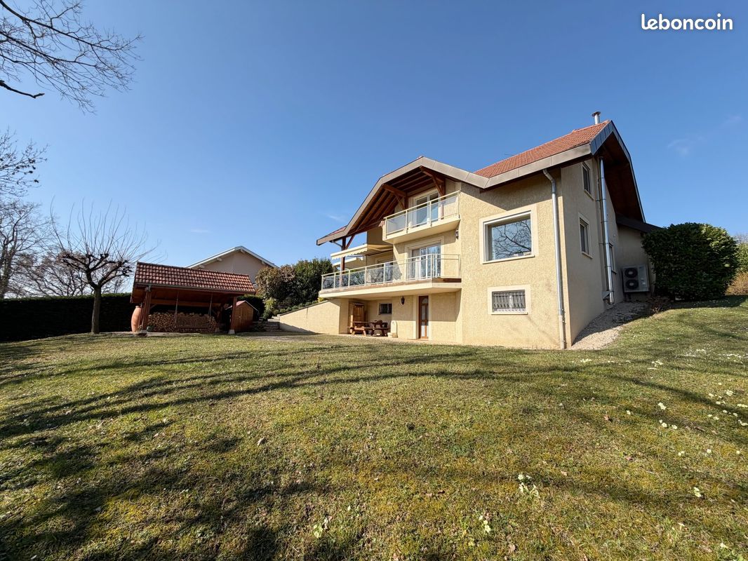 Maison 8 pièces 213 m² · à Grilly · 213 m² · 1 085 000 €