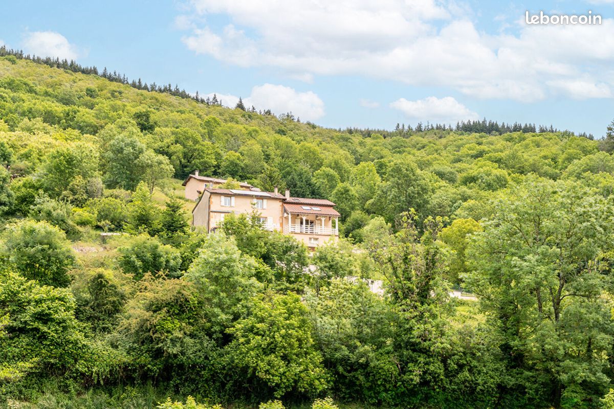 Maison 5 pièces 180 m² · à Montmelas-Saint-Sorlin · 180 m² · 390 000 €
