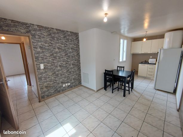 Appartement traversant T2 45m2 2eme étage a SCIONZIER (proche Cluses)