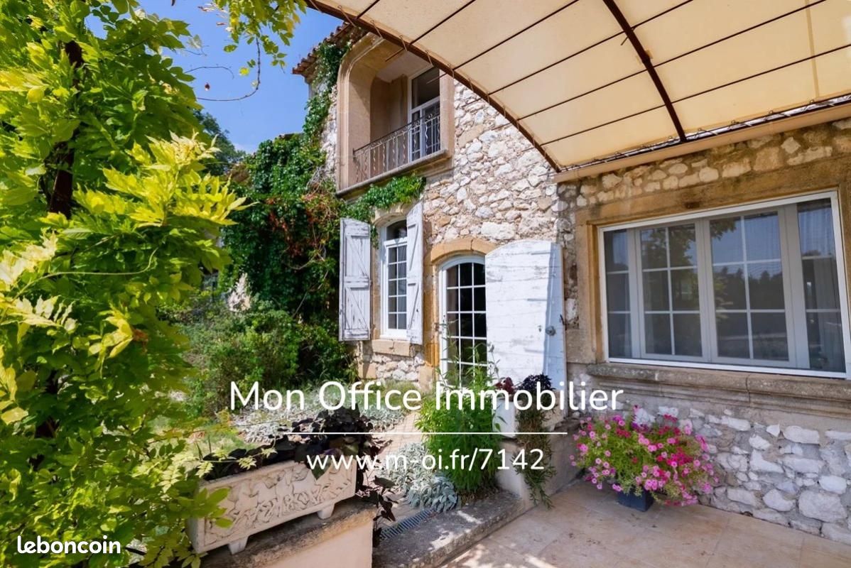 Maison 10 pièces 370 m² · à Cadenet · 370 m² · 1 350 000 €