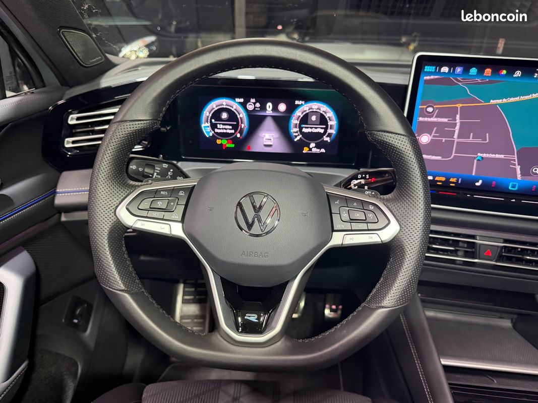 VOLKSWAGEN TIGUAN 1.5 eTSI 150ch DSG7 R-Line - Toit ouvrant / Harman Kardon / Camera 360 / Attelage (image 11)