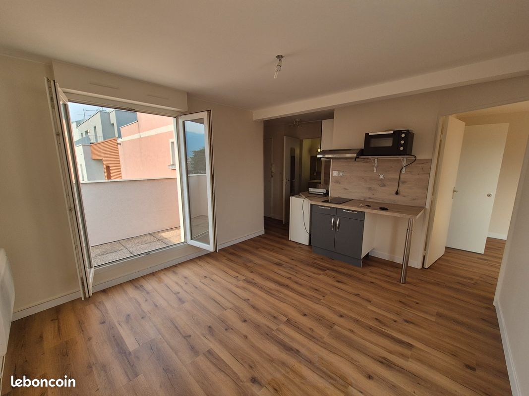 Appartement 3 pièces 30 m² · à Grenoble · 30 m² · 735 €