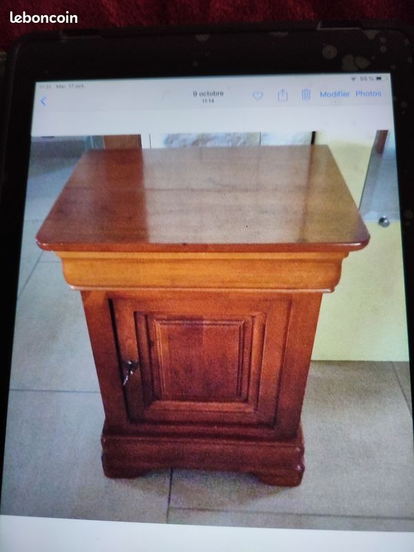 Vends lit , table de nuit en bois rouge . Plus son sommier 140 sur 190 (image 2)