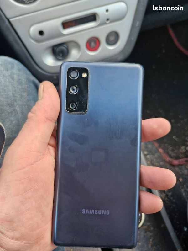Vend telephone galaxi S20FE (image 2)