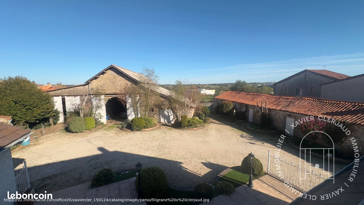 Maison 7 pièces 206 m² · à Nueil-les-Aubiers · 206 m² · 271 700 €