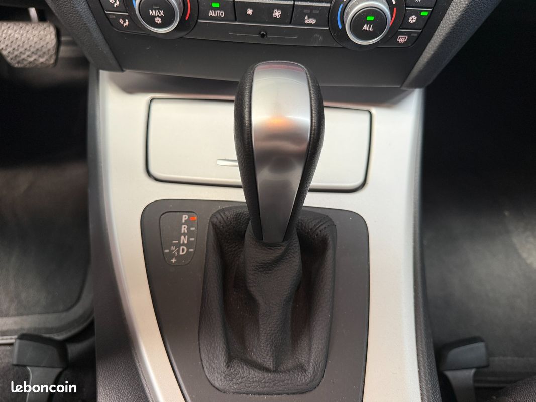BMW SERIE 3 E90 LCI 318d 143 ch Confort A (image 22)
