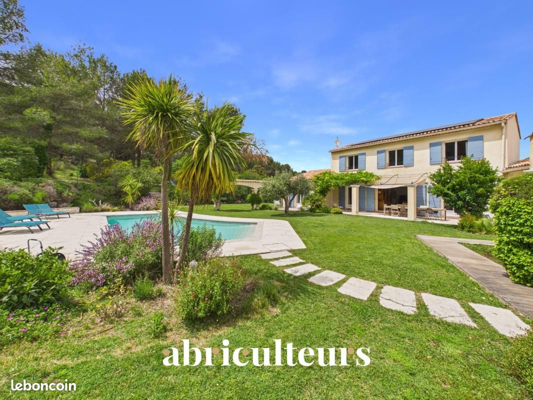 Maison 8 pièces 233 m² · à Rognes · 233 m² · 1 160 000 €