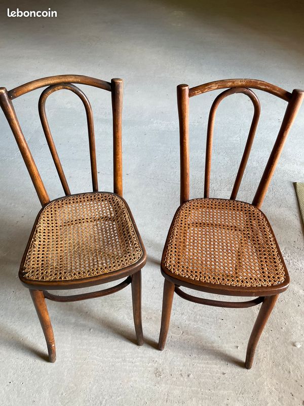 Deux chaises en bois avec osier (image 1)