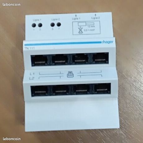 Prise DIN Hager TN111 - 2 X 4 Sorties RJ45 - Occasion - Réf 3000000134559