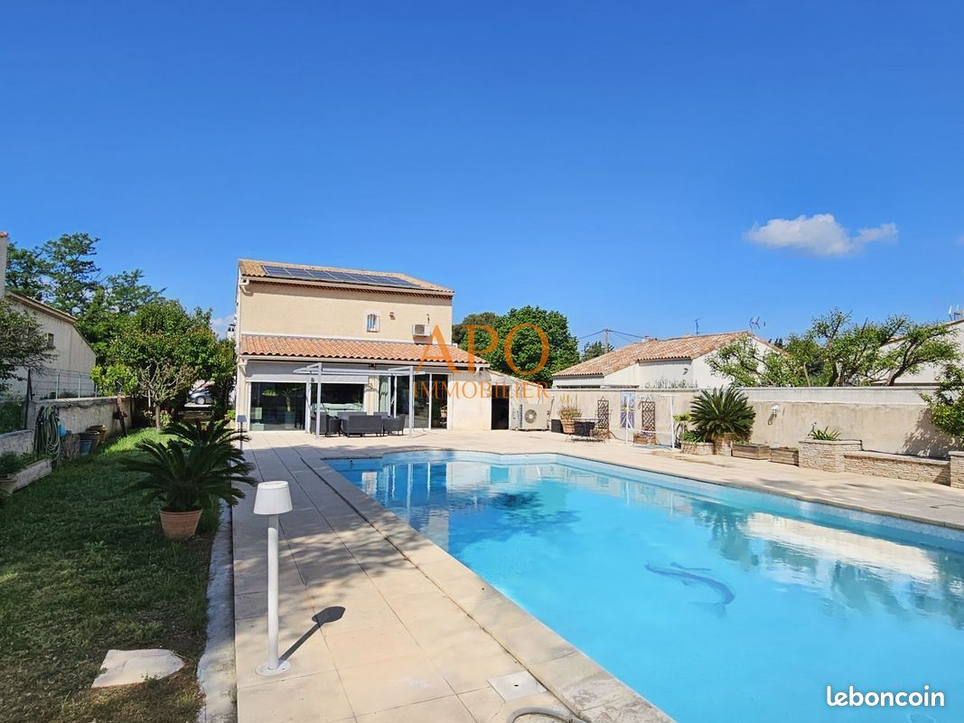 Propriété 10 pièces 310 m² (image 1)