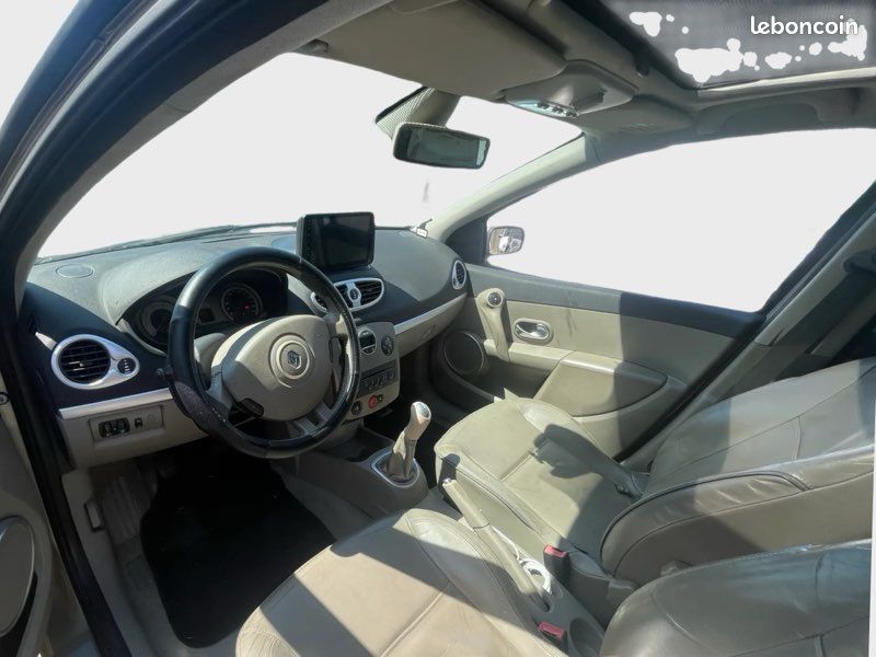 RENAULT Clio III 1.6 16V 110 Initiale Paris (image 3)