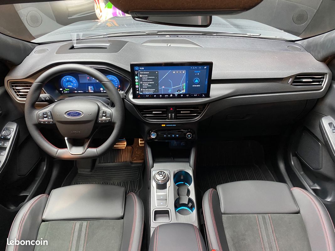 FORD KUGA 2.5 DURATEC 180H 150 HYBRID FHEV ST LINE X 4X2 / TOIT OUVRANT PANORAMIQUE / CARPLAY / CAMÉRa 360 (image 3)